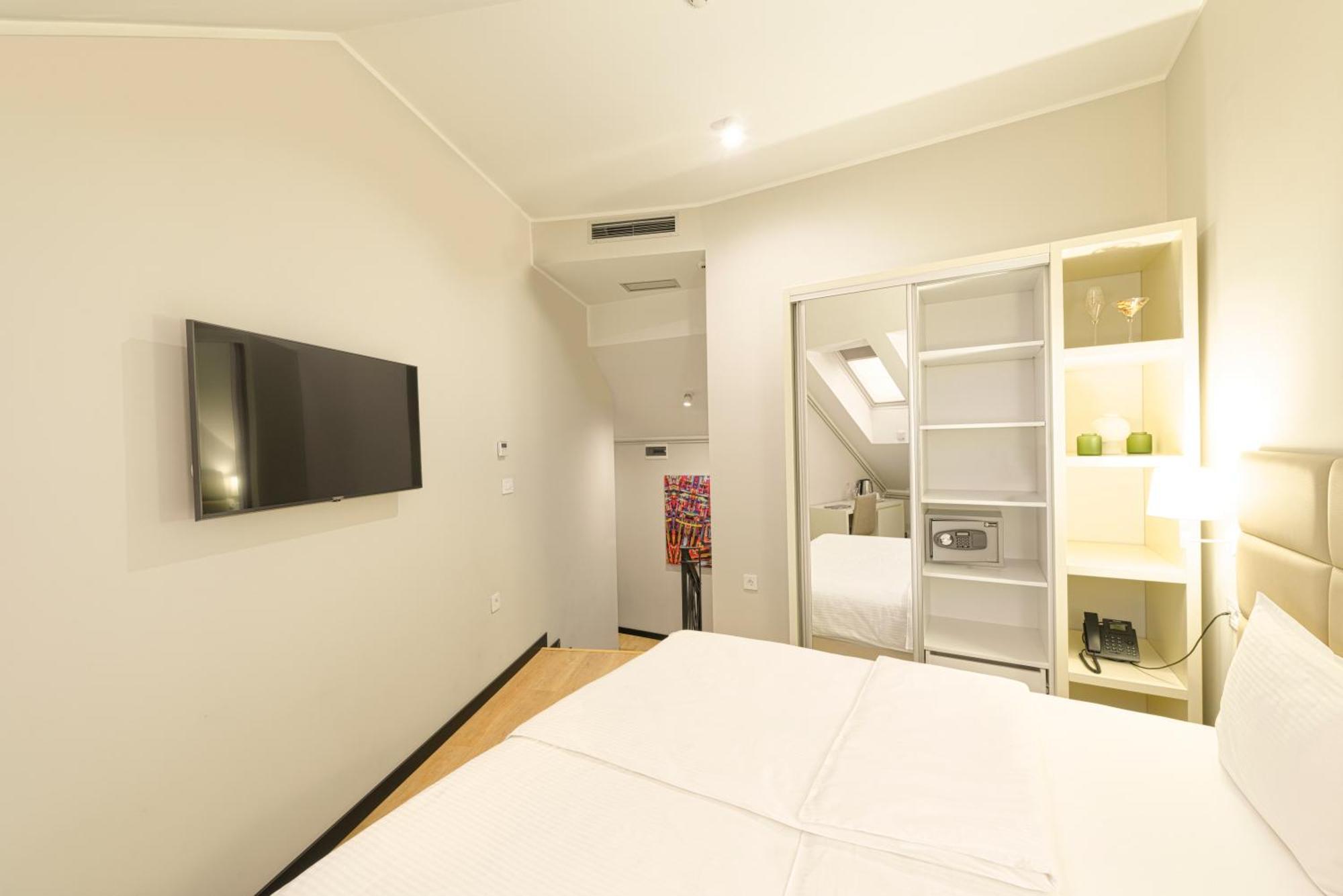 Lanterna Rooms City Center Нови-Сад Экстерьер фото